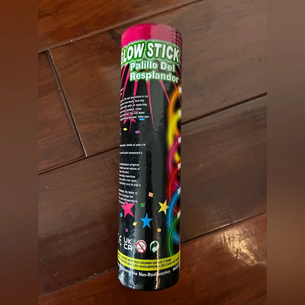 NWT GlowStick Party Light 100 pcs.Multicolor. Perfect for parties and Halloween!